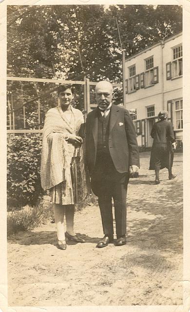 Philo 27 jaar met Papa Deutz wie is papa Deutz? zondag 15 Juli 1928 Dorothea oord Marjan Rits vragen.