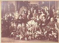 25 Jarig Huwelijksfeest Eugène en Dorothea Goulmy`s-Hertogenbosch mei 1915Beginnend van links onder naar rechts.Toni van Screbensky kind uit Oostenrijk Wien, HBS gevolgd in `s-Hertogenbosch,Albert...