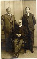 28aug1934
Eugène Goulmy zijn broer Theo en Eugène jr.