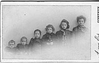 Kinderen van Eugène Goulmy en Dorothea Hogenbosch. v.r.n.l.Céline-Afra-Ida-Ria-Philomen-Thea (Paul Kriele volgorde bijna goed)