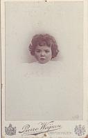 Dit is pierre antoine 23-08-1895 geboren in Amsterdam en overleden op 08-09-1899 te Den-Bosch nr.35.Dit is de laatst bekende foto voor zijn overlijden,in rechterhoek foto 1899.