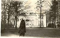Ria v.d Ham komende om 1 uur 29 februari 1928 (Tekst achterkant foto).Wie is Ria v.d.Ham ?