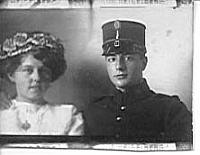 Eugène Goulmy en Joke Stokvis zijn verloofde.Eugene onder de wapenen in 1914 eerste wereldoorlog dienstplicht doorgebracht in een kerktoren te Venlo,de Duits-Nederlandse grens bewaken.Dat was een leuk...