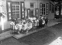 Hintham-De Villa Zuiderbosch-Dorothea oord.1916 De familie Goulmy 15 kinderen vader-moeder en de verloofde van Eugène Joke Stokvis.Foto gemaakt door Pierre Weijnen.