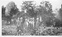 Foto in de tuin Dorothea oord Rosmalen Eugène en Dorothea andere zoeken we uit en jaartal onbekend.