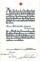 Urkunde die II klasse des Ehrenzeichnes des Deutschen Roten Kreuzes Berlin,den 25 augustus 1924.Ausgehändigt Den Haag 30 september 1924.De bijzondere verdiensten wat dat is geweest moet nog ui...