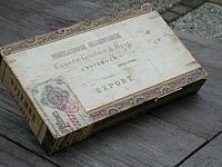 Afbeelding van het oudste terug gevonden sigarenkistje van voor 1897 dit kistje komt uit de eerste fabriek te Amsterdam.
<P>Het eerste geregistreerde merk 10 november 1890 handelsvennootschap onder de firma Goulmy & Baar te Amsterdam nummer 4220 Besch...
