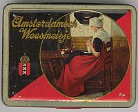 Sigaren blikje Amsterdamsch Weesmeisje.ong.1910.Inmiddels heb ik er vier over uitsluitend te verkopen binnen de familie 35 euro per stuk.